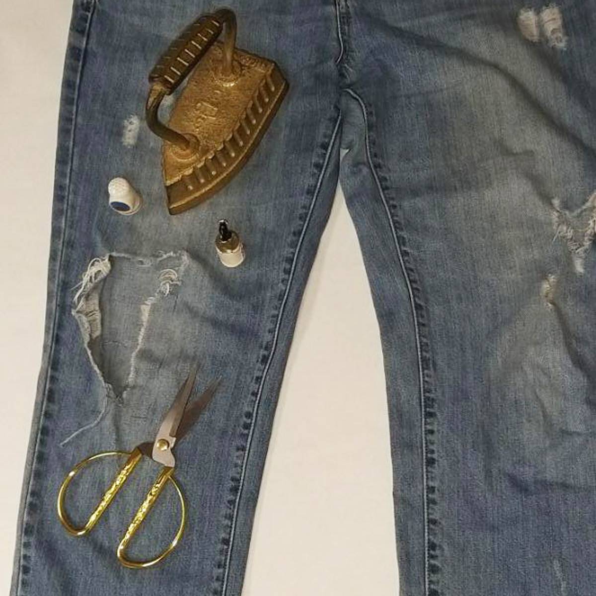 Декоративный ремонт дыр на джинсах