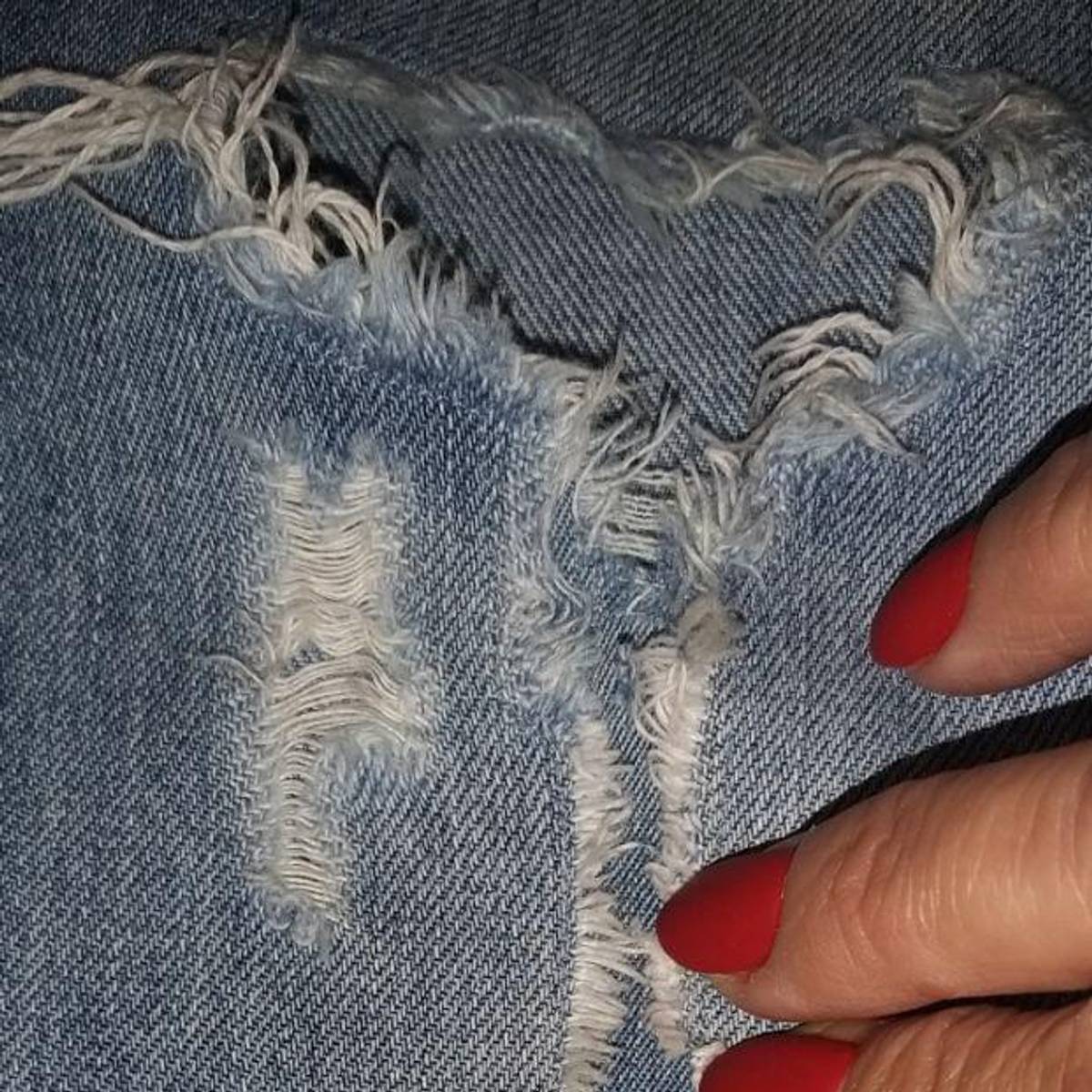 Декоративный ремонт дыр на джинсах